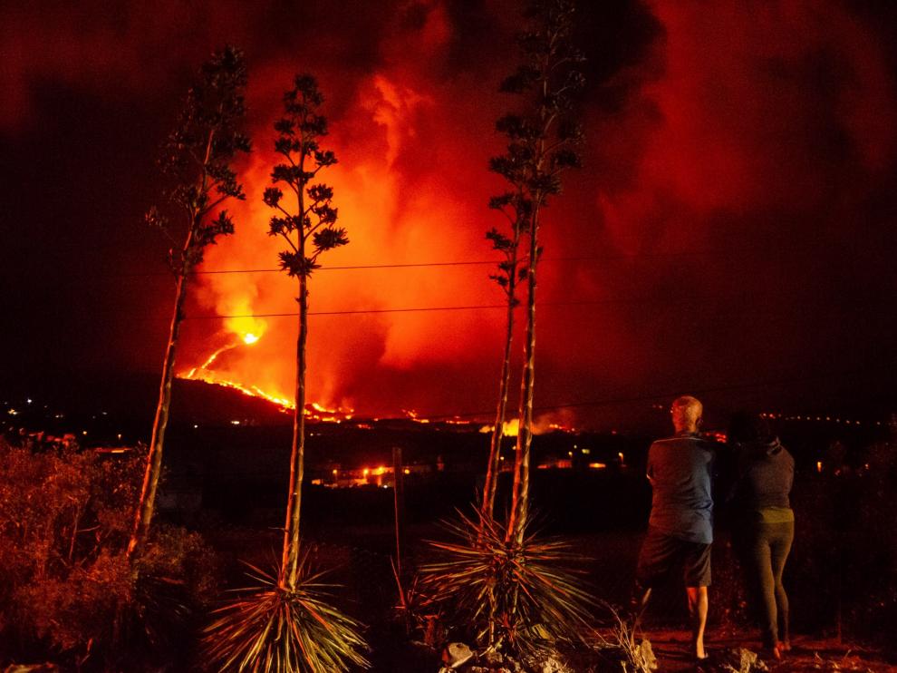 Ordenan nuevas evacuaciones por el volcán que afectan a unos 300 vecinos.