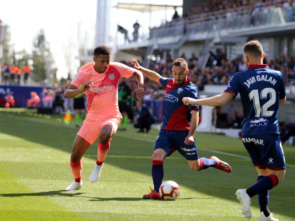 Ferreiro, en el duelo ante el Barcelona de hace tres temporadas en El Alcoraz.