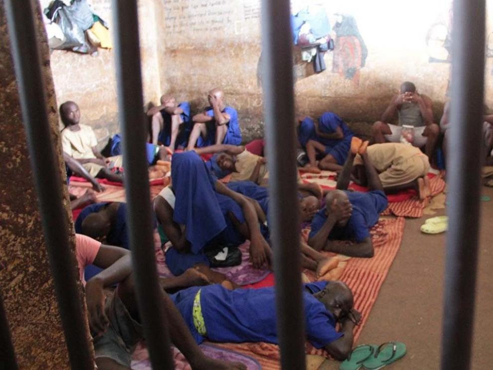 La cárcel Pademba Prison alberga a 2.000 reclusos que viven hacinados.