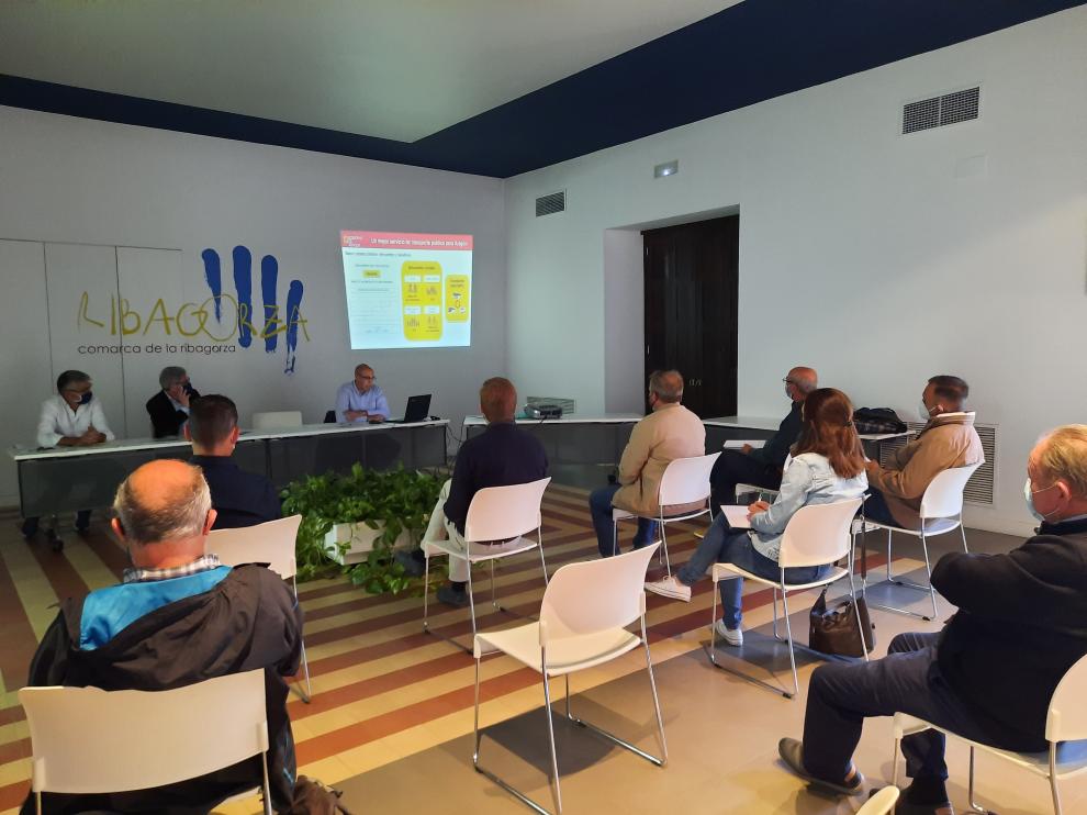 Reunión informativa sobre el nuevo Mapa Concesional de Transporte por carretera mantenida ayer en Graus.