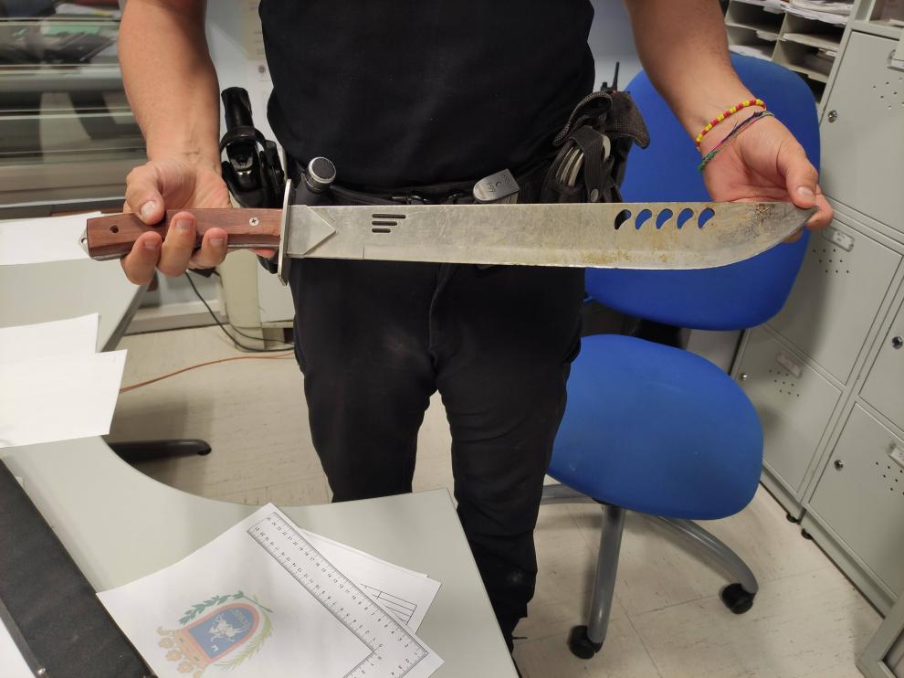Una de las armas blancas intervenidas por la Policía Local.