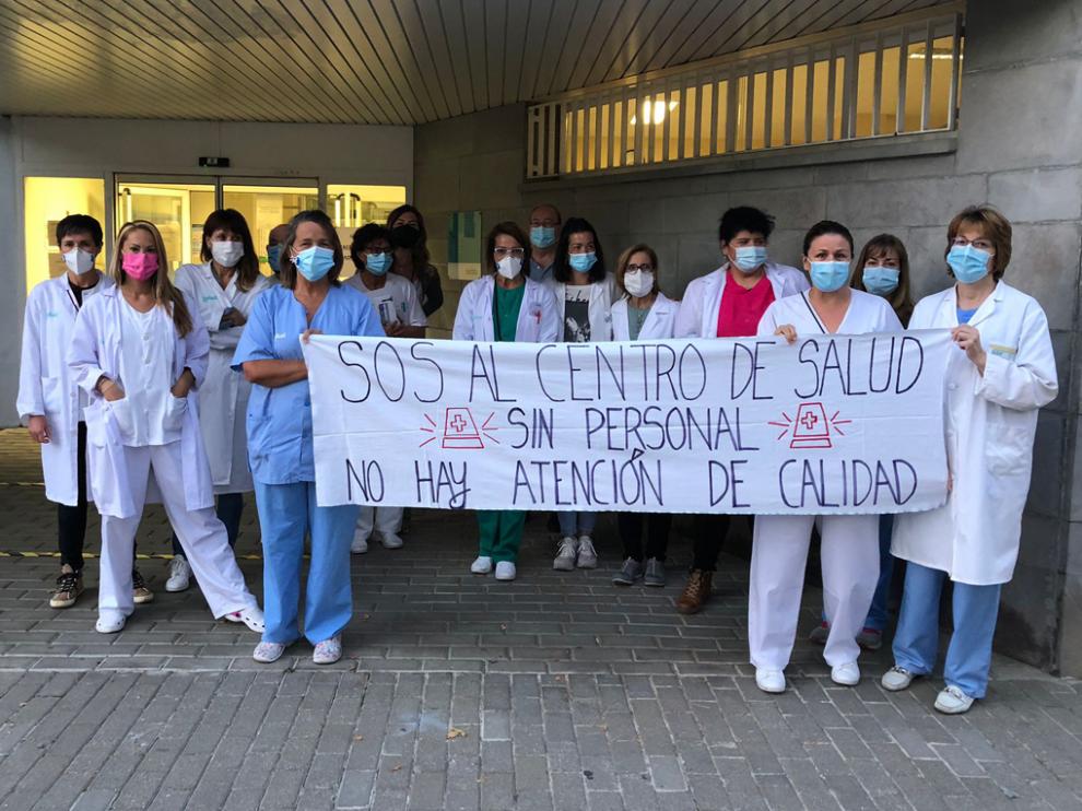 Concentración de trabajadores del Centro de Salud de Sabiñánigo.