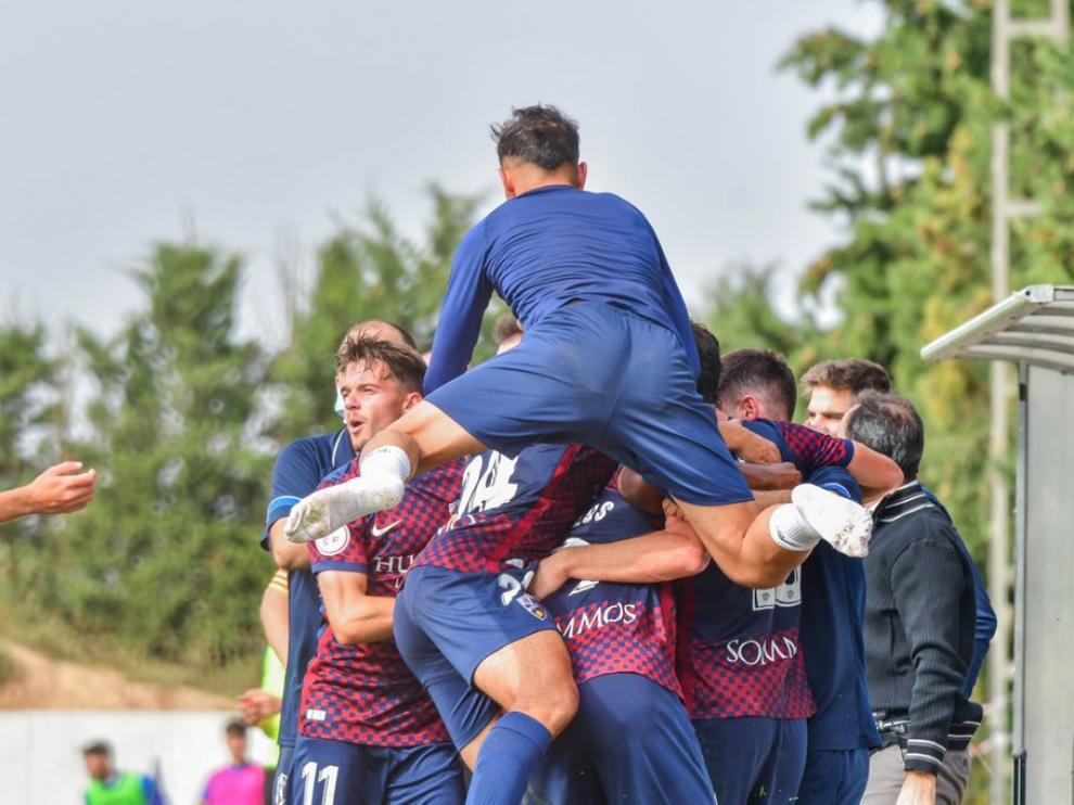 El Huesca B ha celebrado la primera victoria de la temporada ante el Prat.
