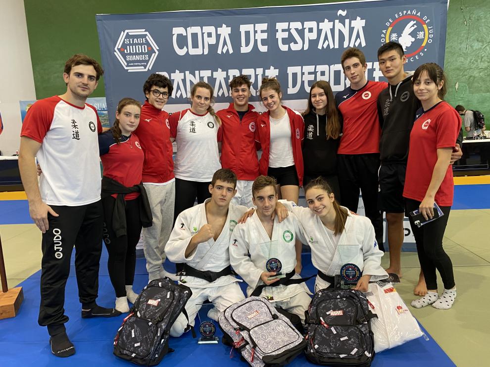 Equipo cadete del Judo Ibón en Suances.