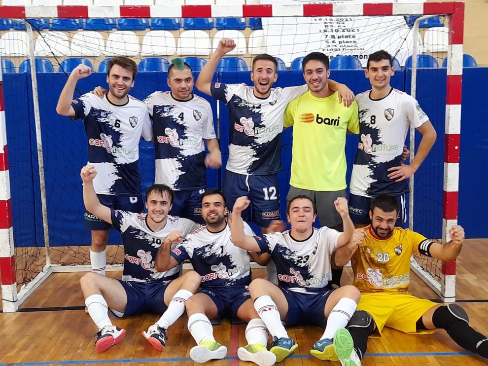 Los jugadores del Futsal Albelda celebran su gran éxito internacional.