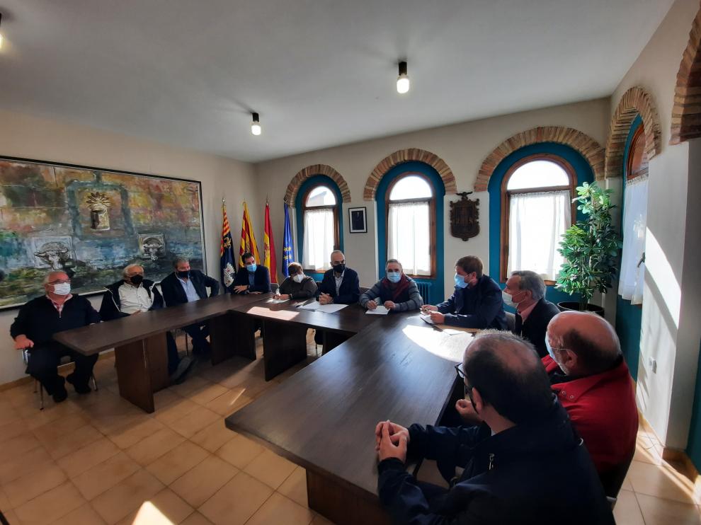 Reunión de afectados por la línea este viernes en el Ayuntamiento de Benabarre.