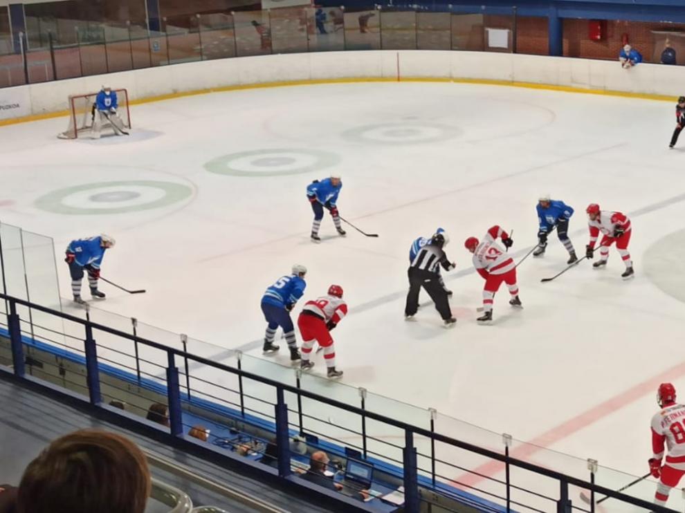 Club Hielo Jaca y Txuri Urdin han disputado la sexta jornada de la Liga.