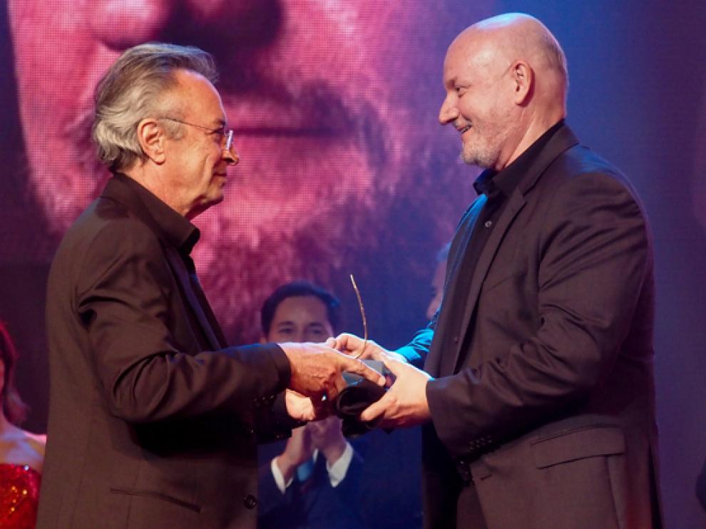 El realizador argentino Juan José Campanella recibe la Espiga de Oro en la gala inaugural.