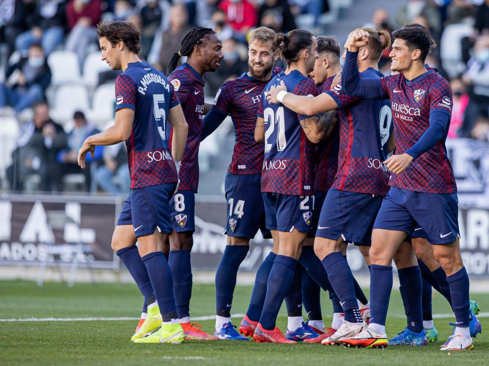 El Huesca celebra el gol que ha marcado Cristian Salvador.