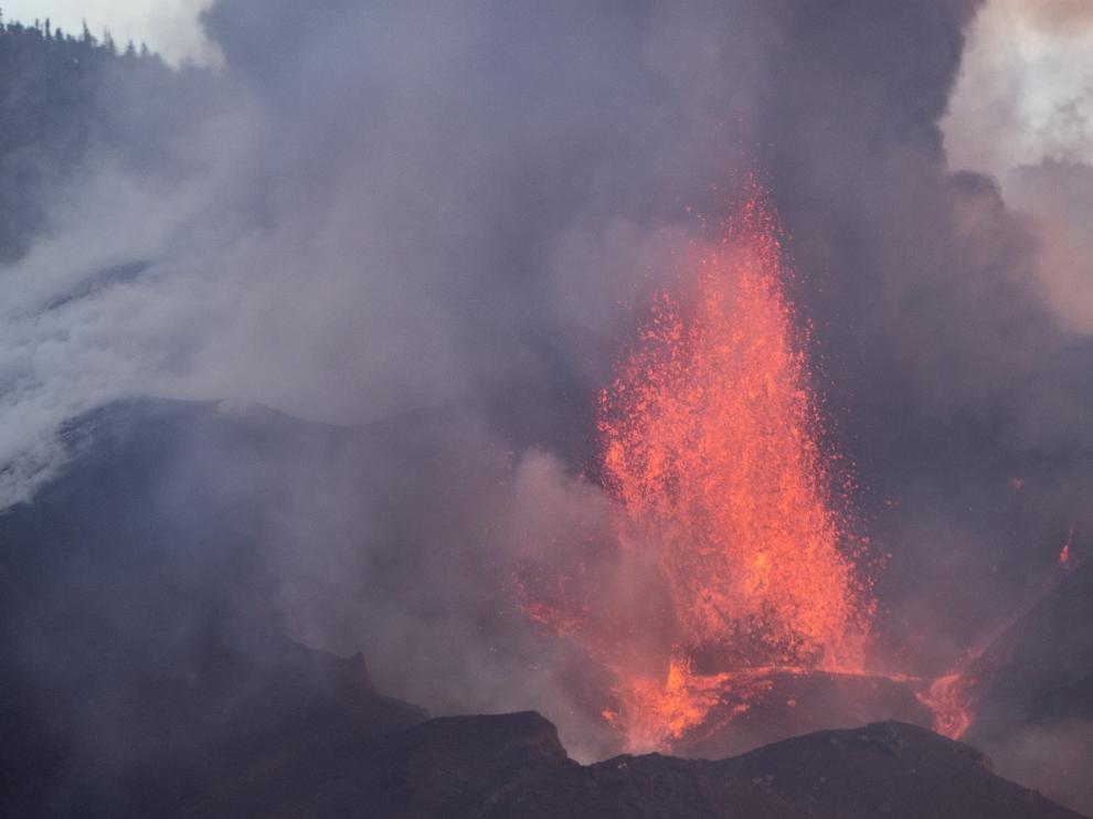 El cono interno del volcán se derrumbó sobre sí mismo este martes