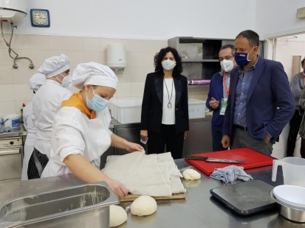 El director general de Innovación y FP, Toni Martínez, ha acompañado este miércoles a la comunidad educativa del IES Miralbueno