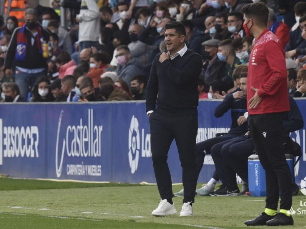 Xisco, durante su debut como técnico del Huesca
