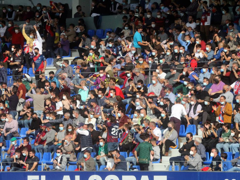 La afición del Huesca no acabó nada satisfecha con el partido y así lo hizo saber a equipo y club.