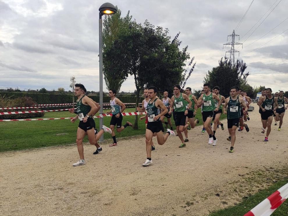 Salida de la carrera absoluta masculina.