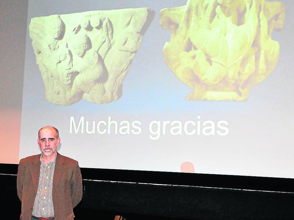 Juan Antonio Olañeta en la conferencia que ofreció en Jaca.