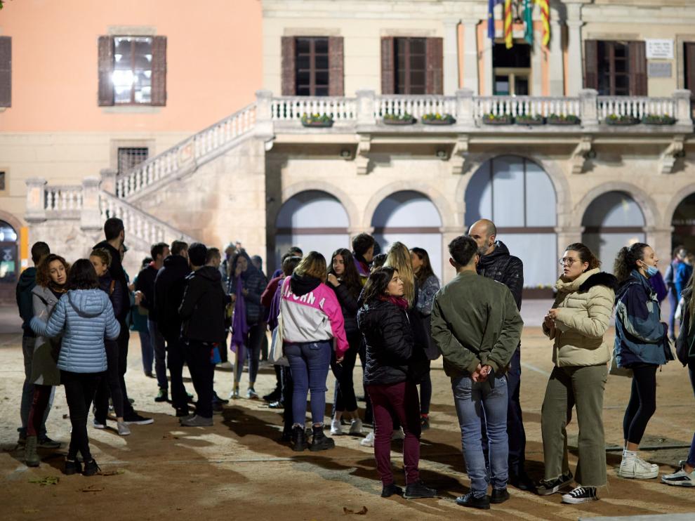 Vista de la concentración en el Ayuntamiento de Ripoll.