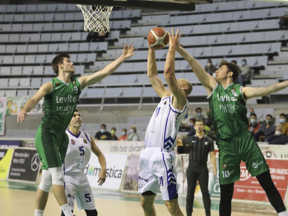 El juego interior del Peñas es ahora el principal problema por la falta de efectivos.