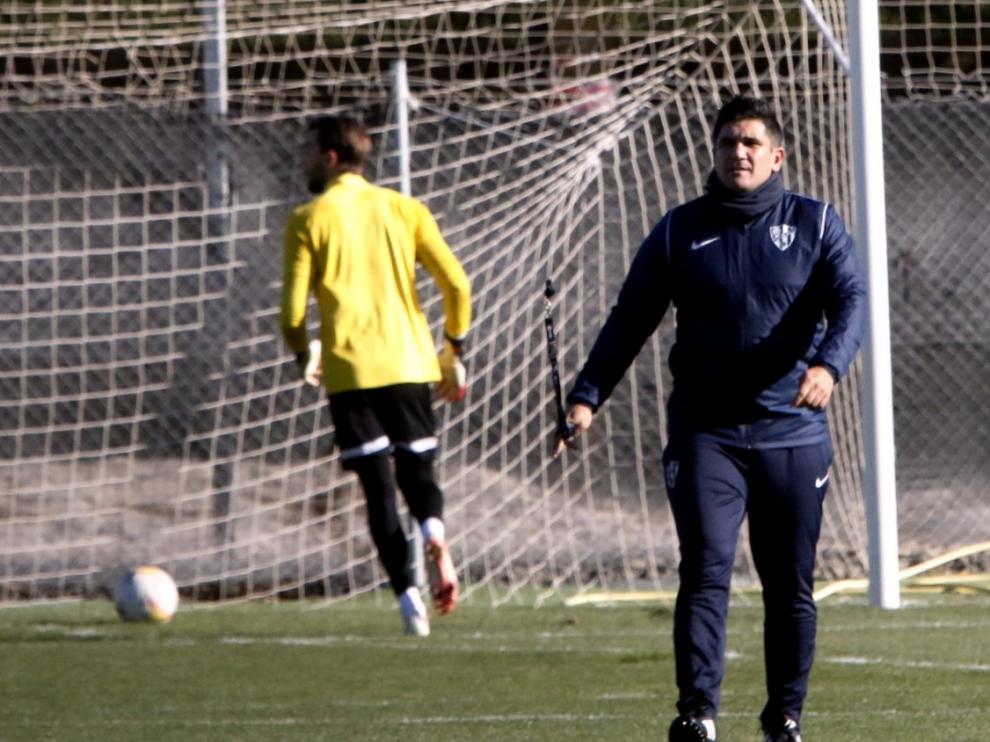 Xisco Muñoz, durante el entrenamiento del Huesca este jueves.