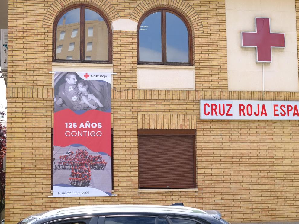 La pancarta recoge la acción voluntaria con dos imágenes muy significativas.