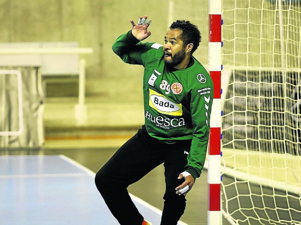 El club está pendiente del regreso de Bombom Almeida, que ha viajado a Brasil por trámites administrativos.