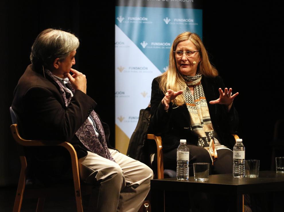 José Luis Corral y Luz Gabás han conversado en el Centro Cultural Manuel Benito Moliner