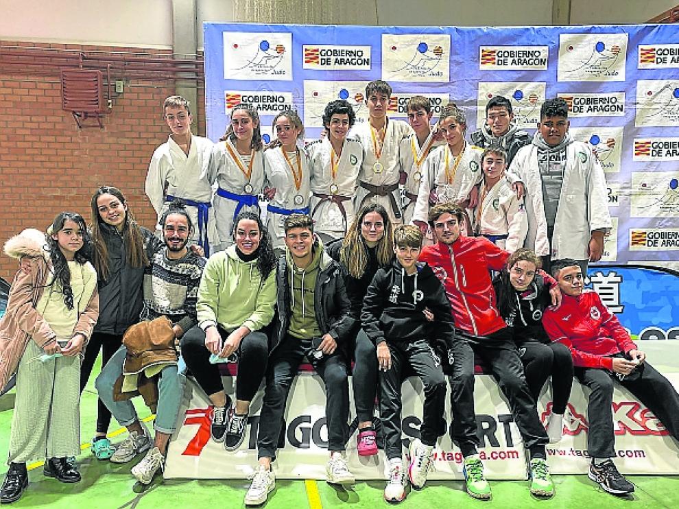 Representación infantil del Club Ibón en Monzalbarba.