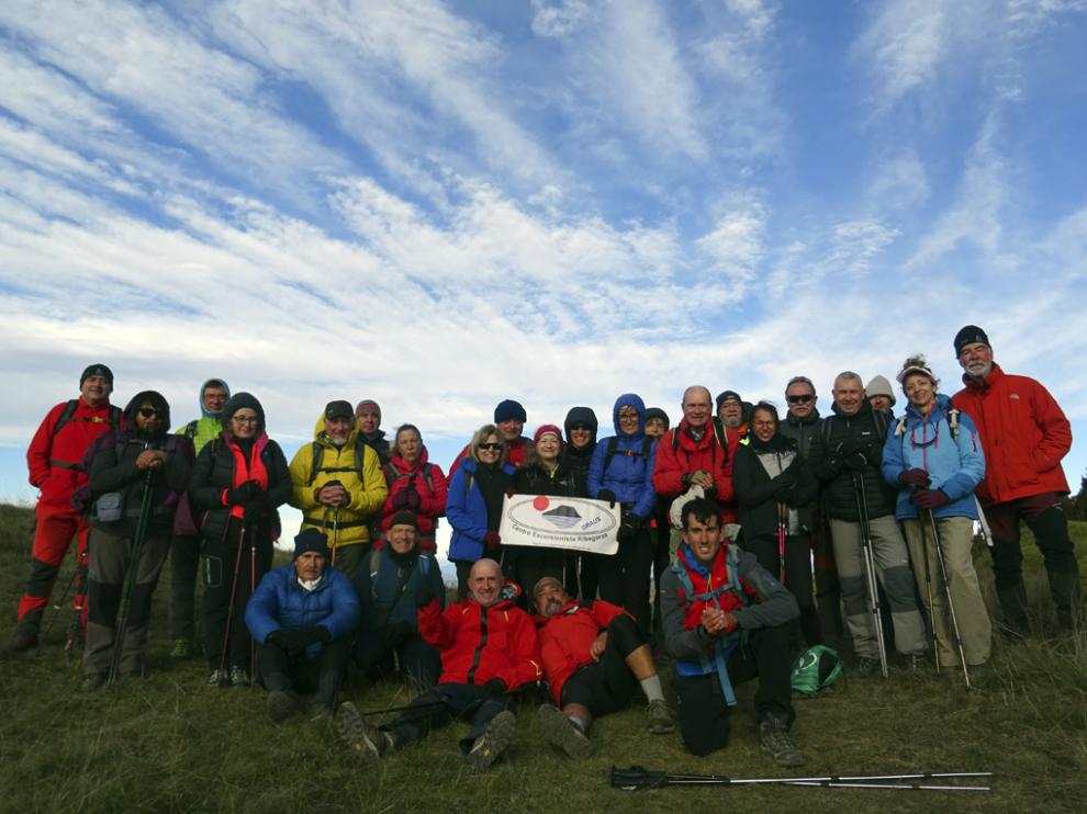 El grupo, en la cima del Peiro, desde donde disfrutaron con la magníficas vistas.