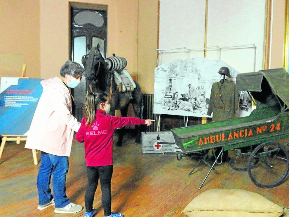 En la exposición del Casino se pueden ver utensilios de toda la historia de Cruz Roja.