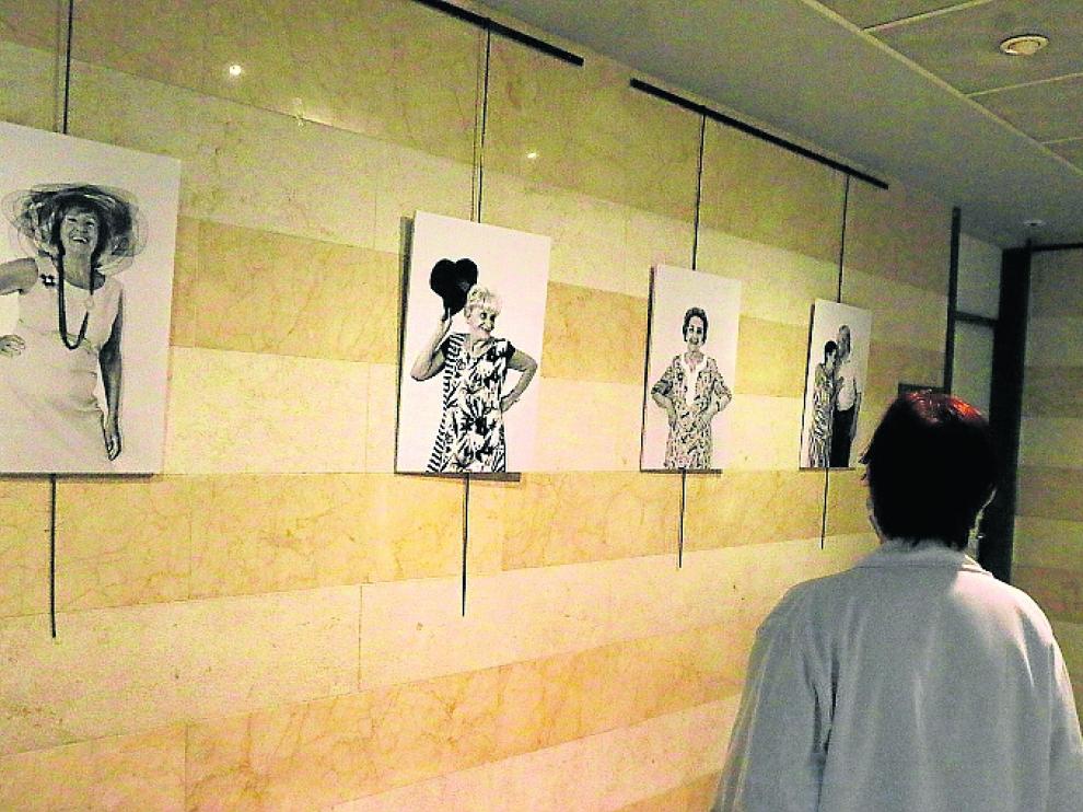 Muestra fotográfica ubicada en el hall del Hospital San Jorge.