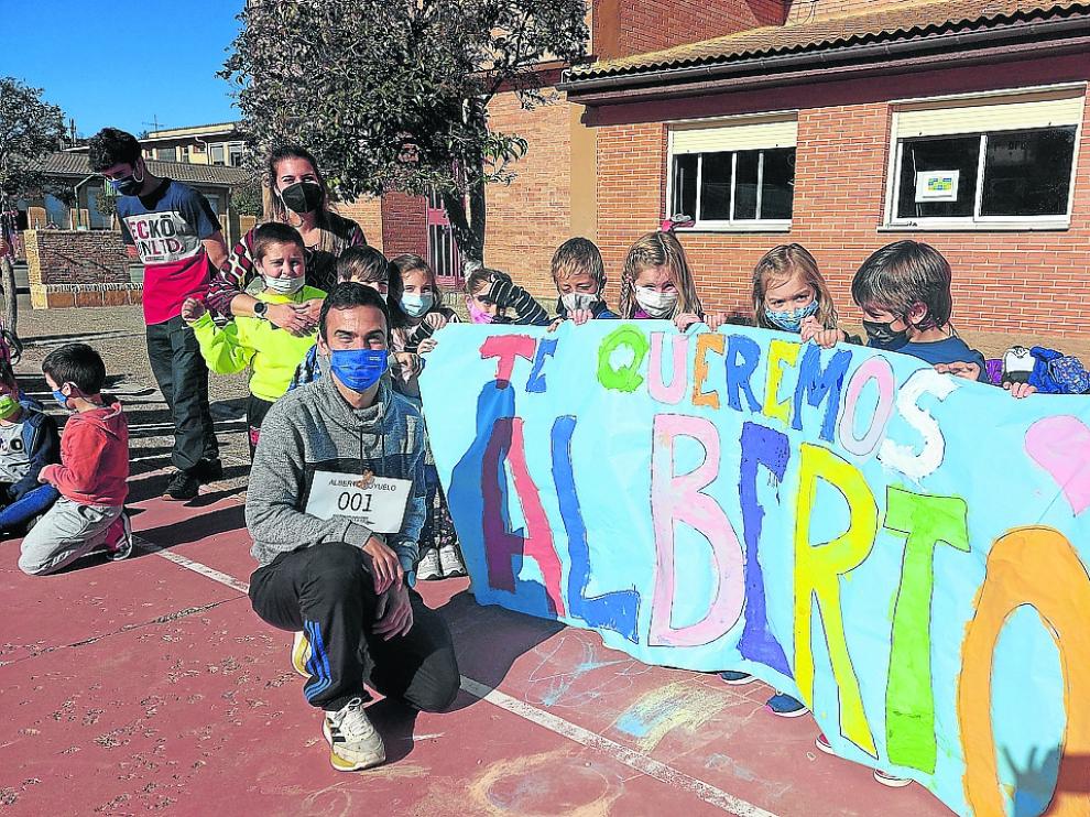 Los alumnos del colegio de Puente Sardas mostraron su apoyo y cariño a Puyuelo.