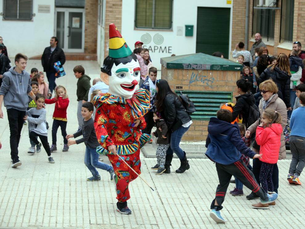 Son los disfrutan corriendo delante de los cabezudos y esquivando su vara.