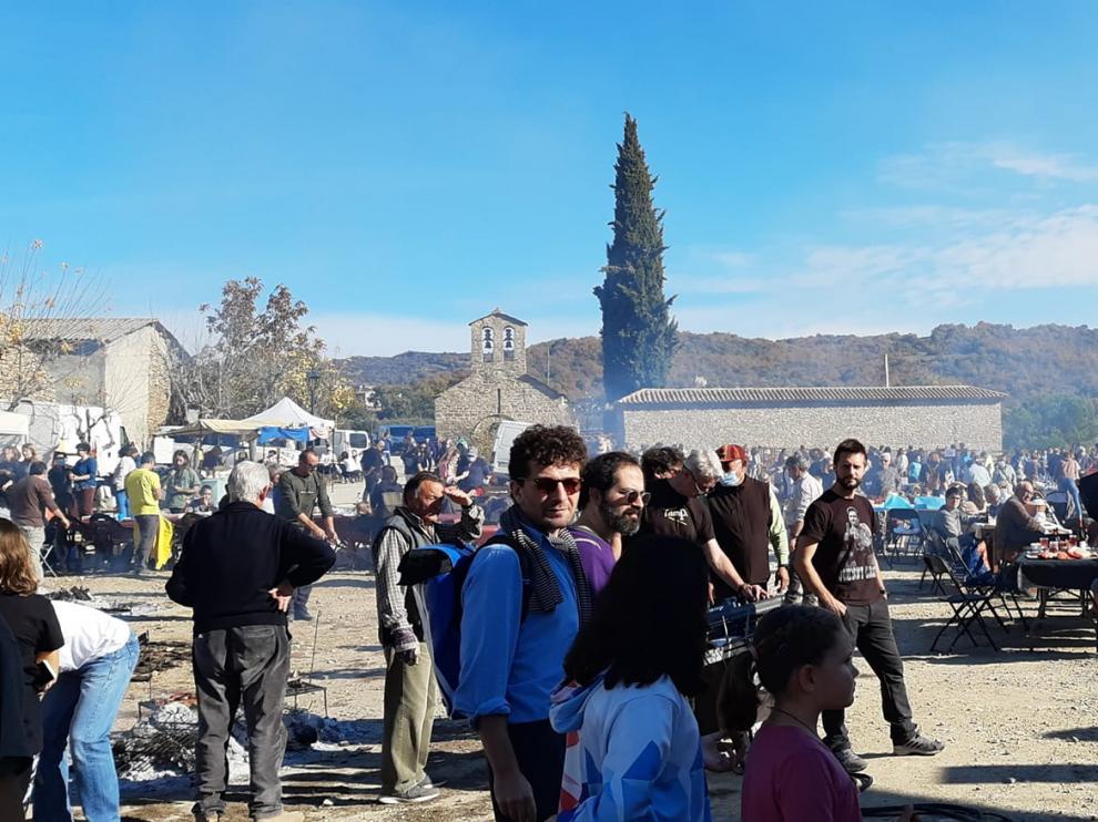 Ambiente en las hogueras de la Fira de Lascuarre, este sábado.