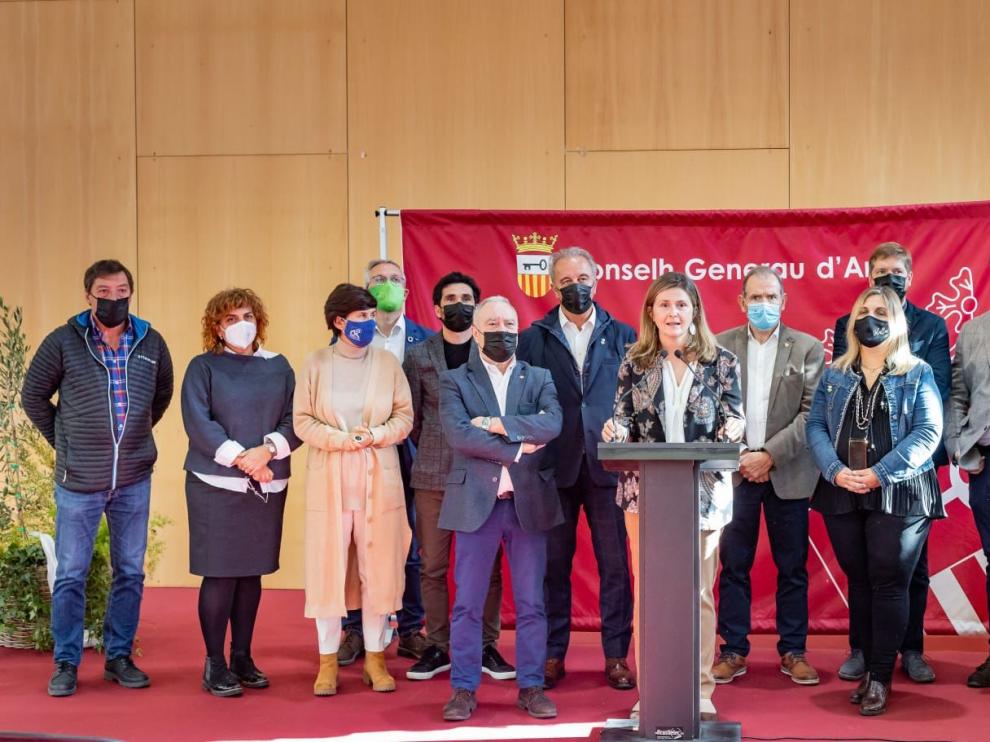 Miguel Gracia entre los asistentes a la reunión convocada por el COE.