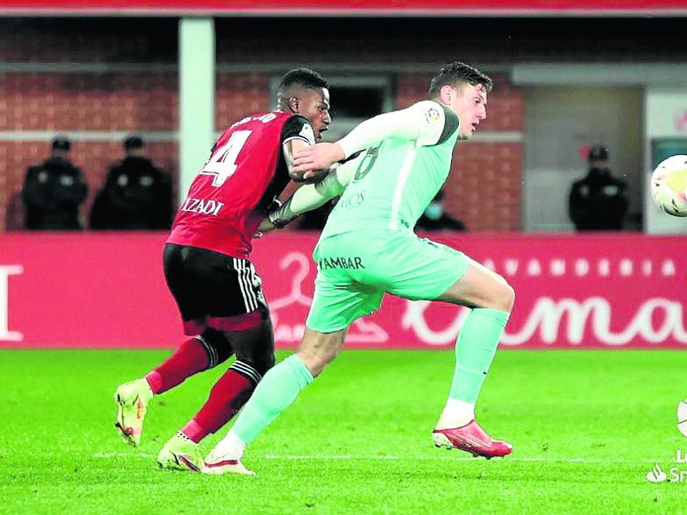 Adolfo Gaich fue el delantero titular en Anduva.