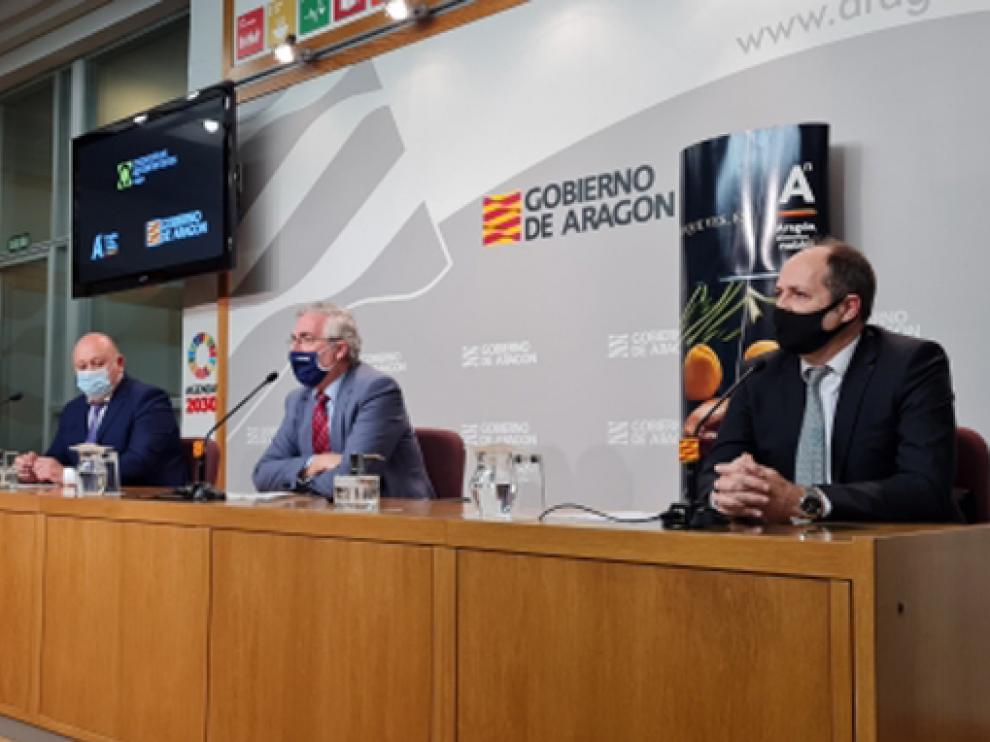 Víctor Nogués, Joaquín Olona y Adolfo Aragonés en la presentación de la campaña.