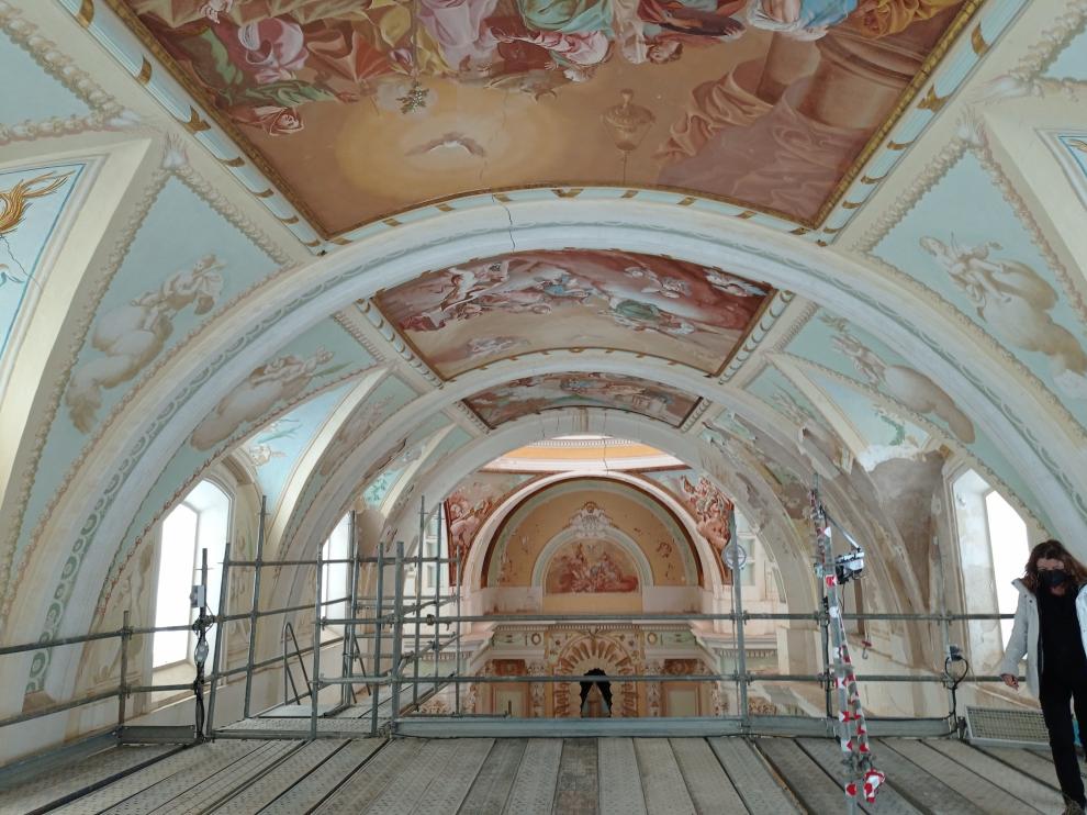 Ya están instalados los andamios para la restauración de las pinturas murales