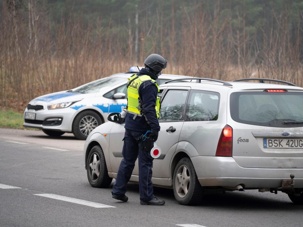Control de carretera ayer en las inmediaciones de Kuznica, Polonia, en las inmediaciones de la frontera con Bielorrusia.