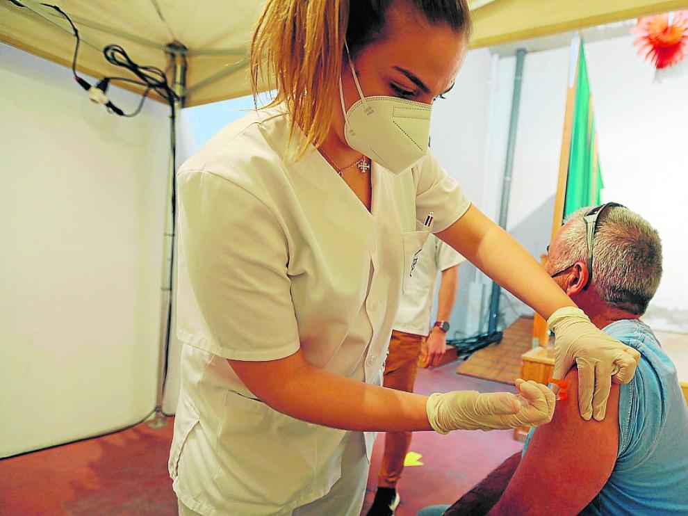La campaña de vacunación contra la covid se combina actualmente con la de la gripe.