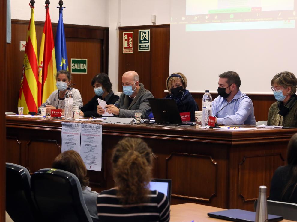 Primera mesa redonda de las Jornadas Formativas de TEA celebradas en la Cámara de Comercio de Huesca.