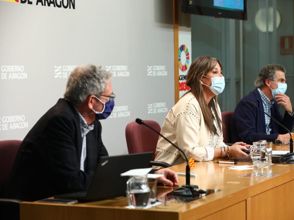 José María Abad, Sira Repollés y Francisco Javier Falo en rueda de prensa.
