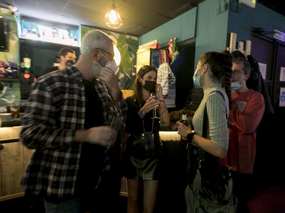 Ambiente en un establecimiento de ocio nocturno de la capital oscense, la noche de este sábado.