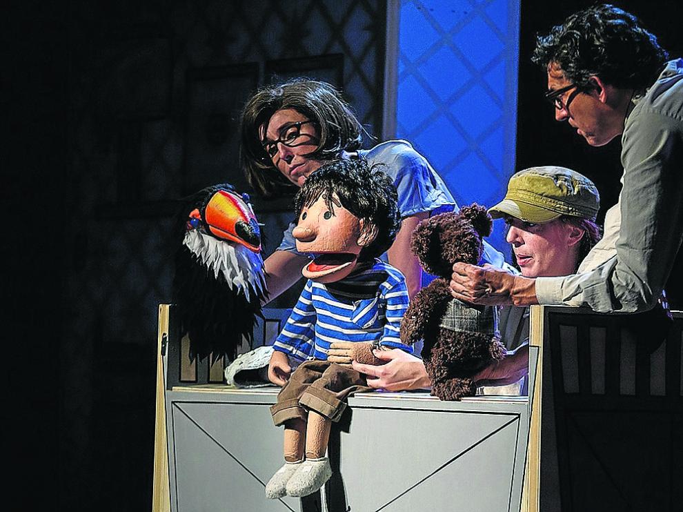 Imagen de una representación de ‘Úniko’ por parte de Teatro Paraíso.