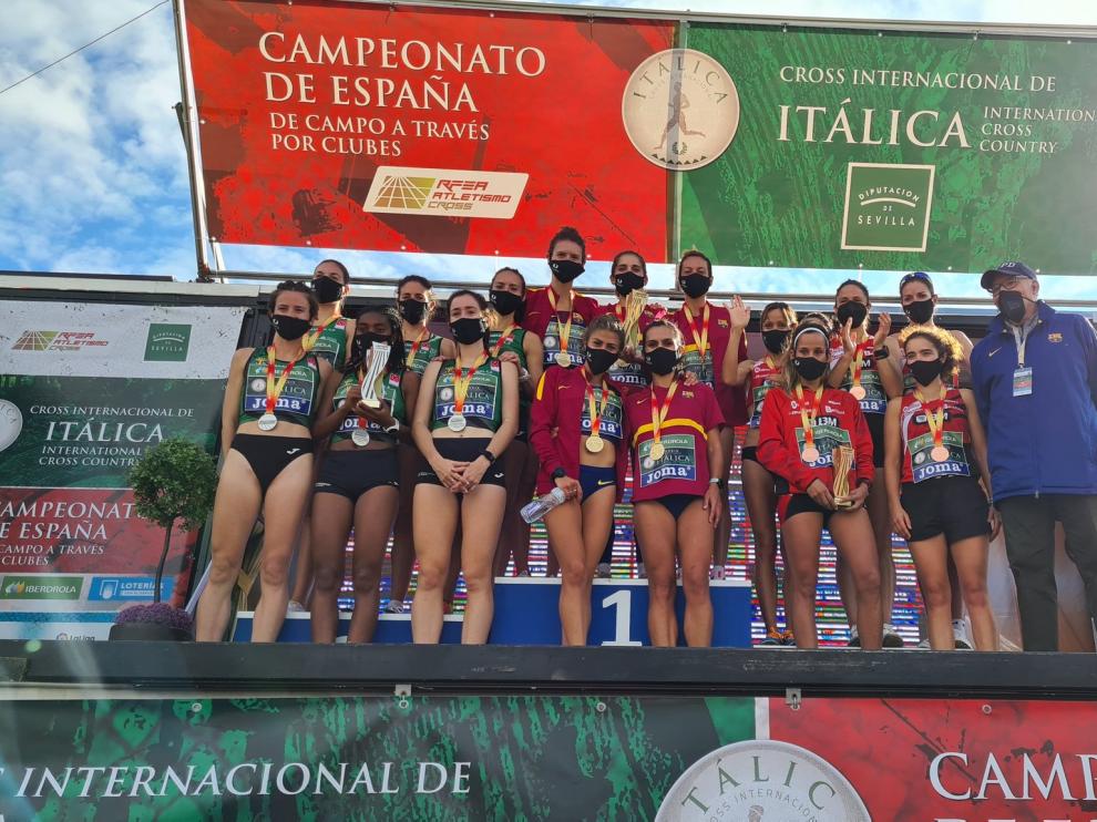 Podio absoluto femenino con el Playas de Cristina Espejo subcampeón.