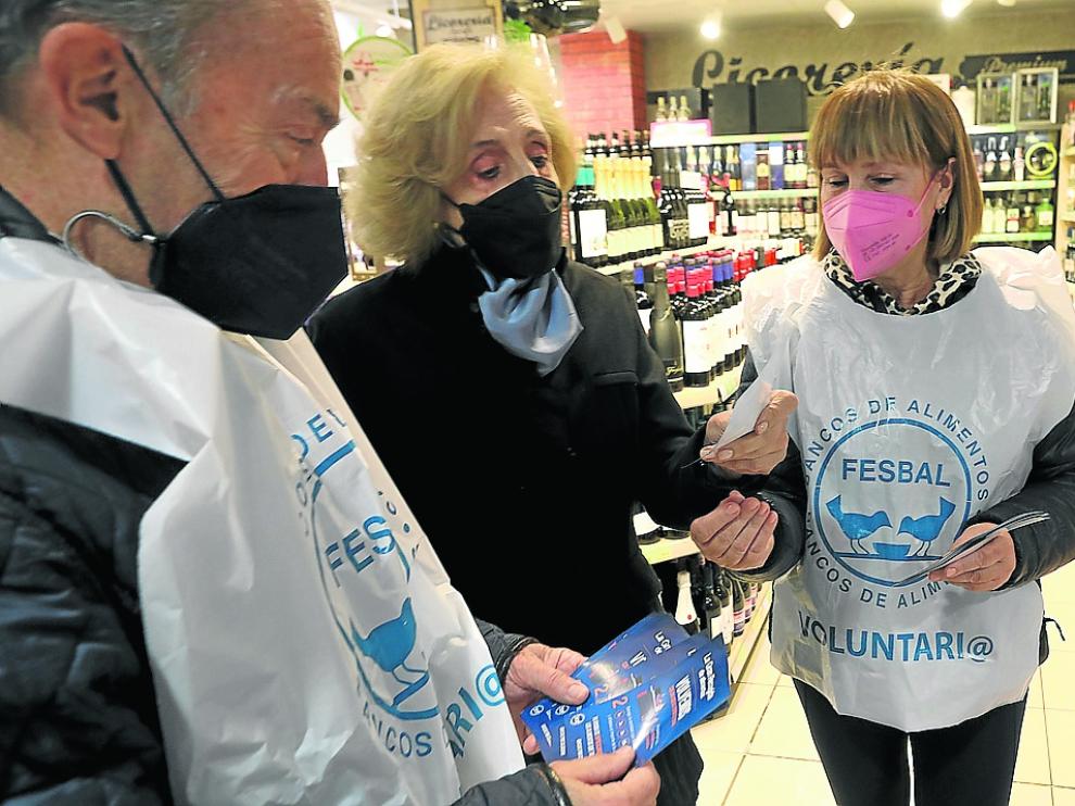 Voluntarios durante la campaña.