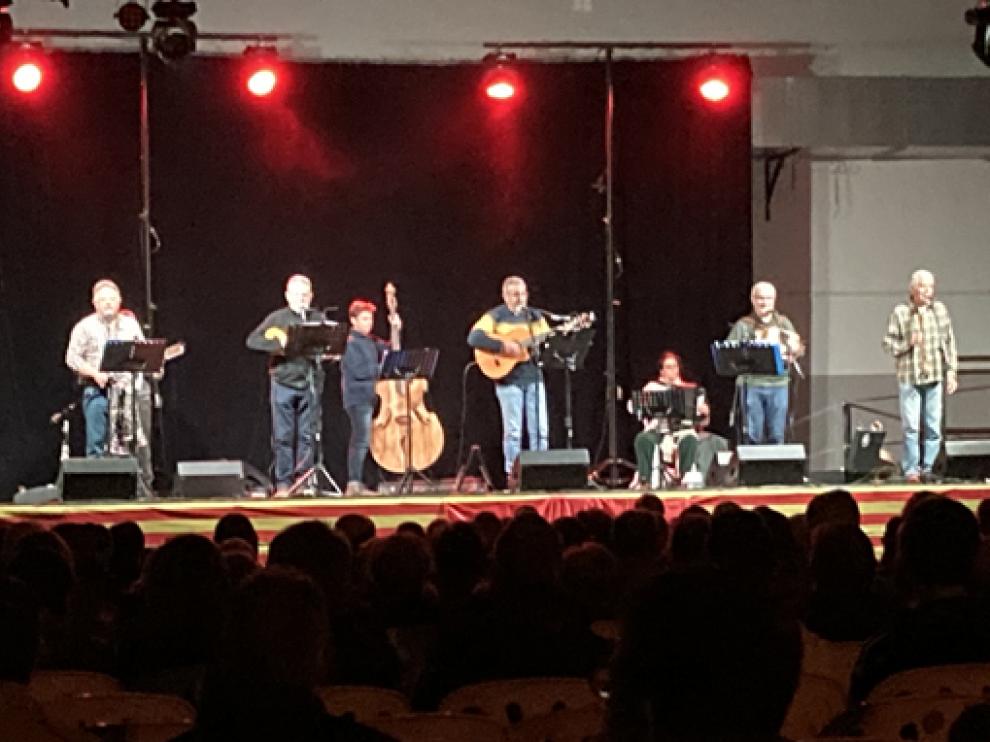 A lo largo de las casi dos horas de concierto, La Ronda de Boltaña contó historias compartidas de Aragón.