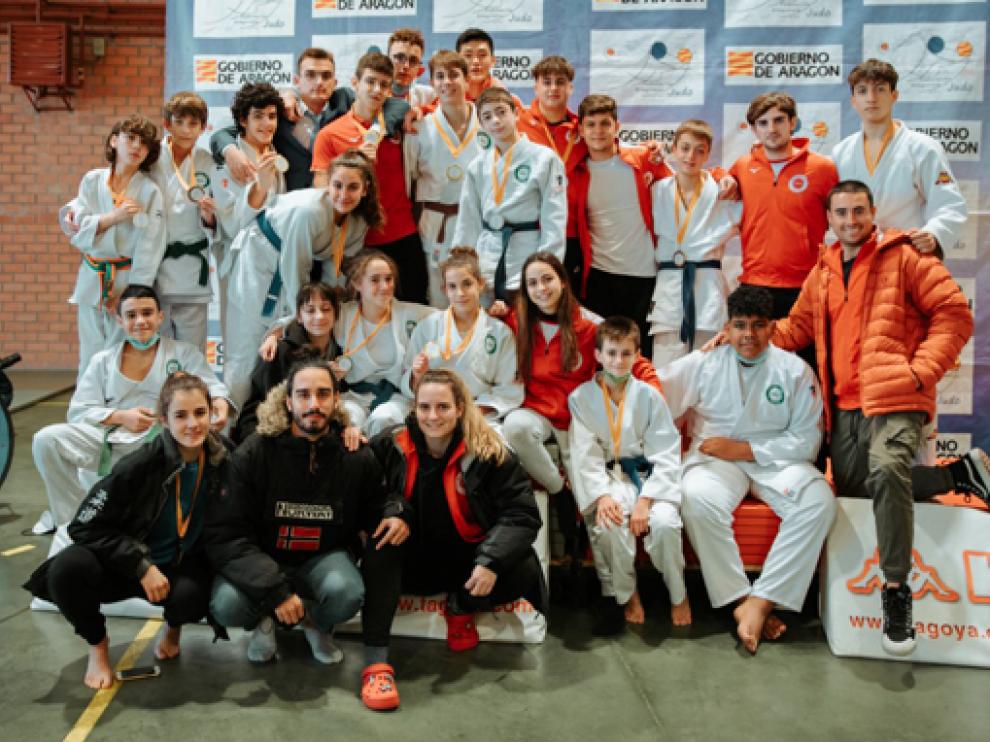 Deportistas del Ibón en el Campeonato de Aragón disputado en Monzalbarba.