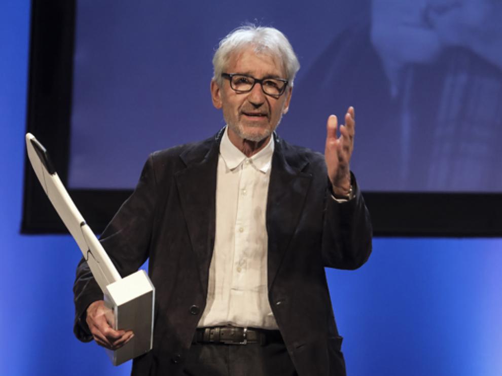 José Sacristán, recogiendo el Premio Luis Buñuel del Festival de Cine de Huesca en 2018.