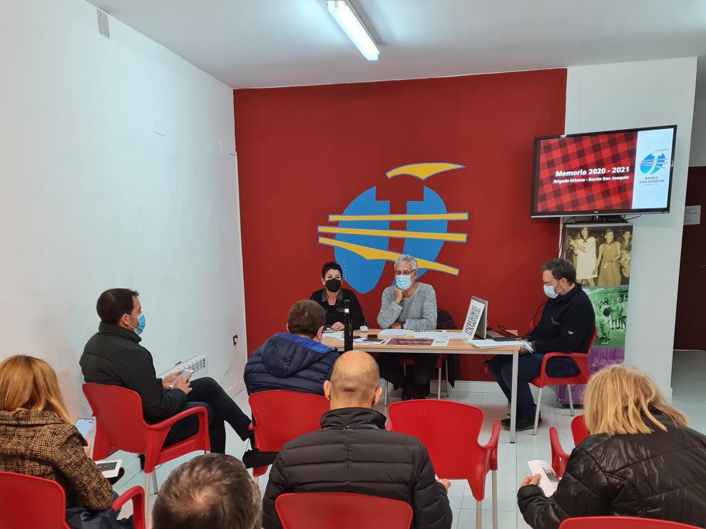 Reunión de los vecinos del barrio de San Joaquín de Barbastro