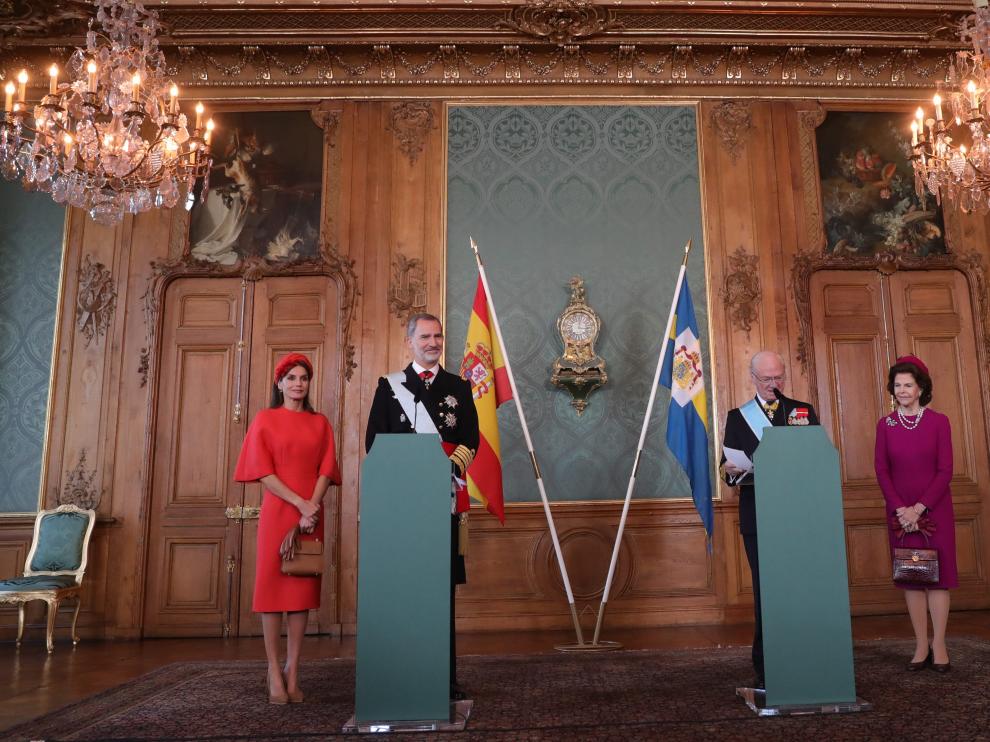 La familia real sueca ha recibido este miércoles con toda la solemnidad a los reyes Felipe y Letizia.