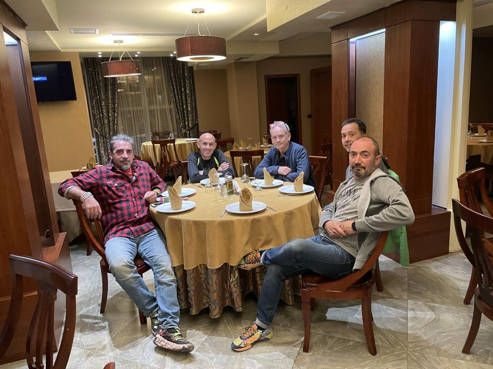 Los cinco amigos que compartieron ruta en Albania.